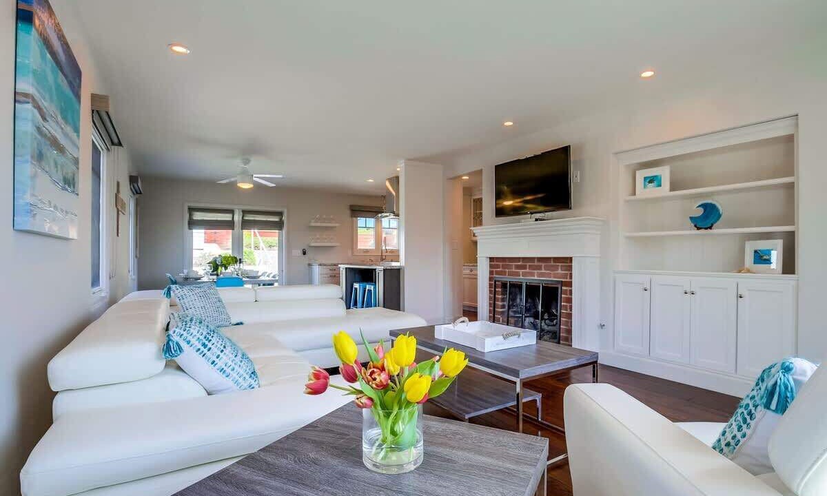 Photo of Livingroom in Village of La Jolla