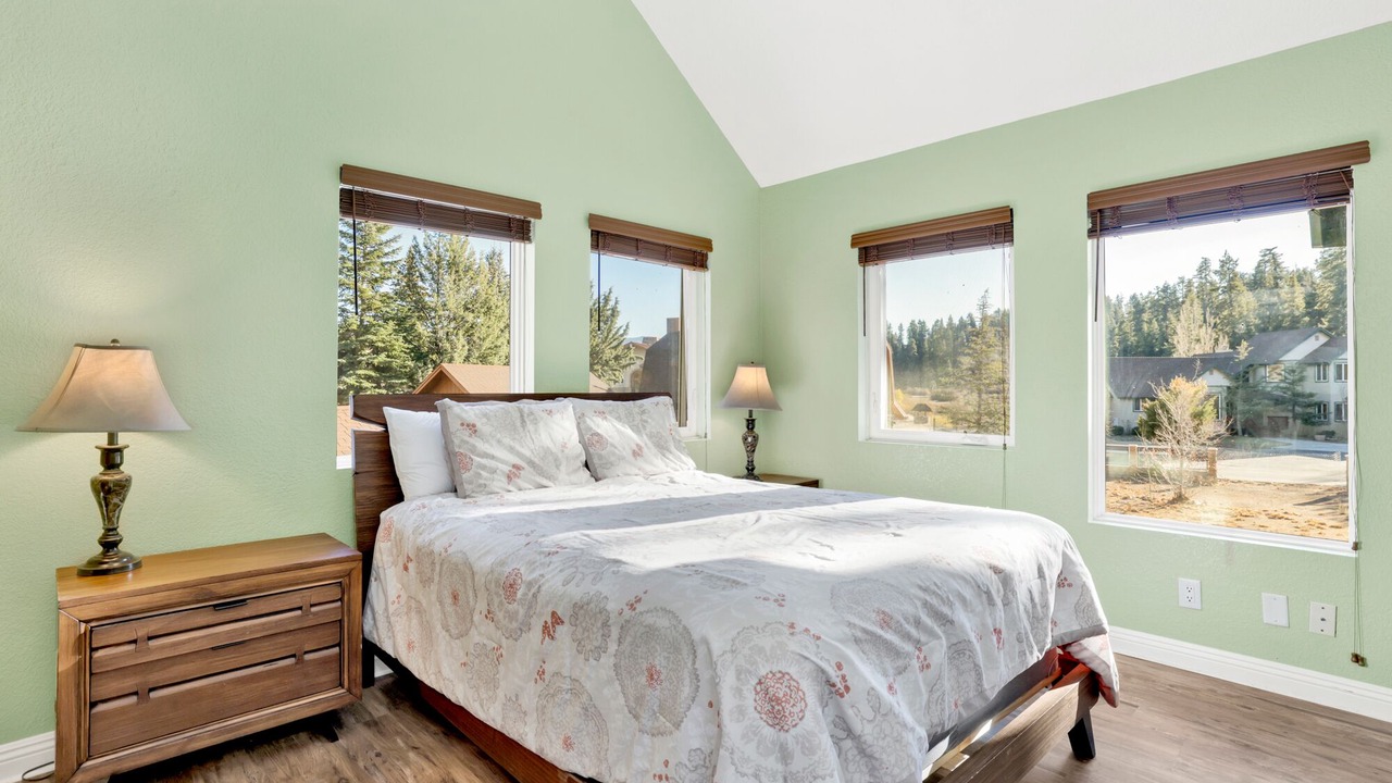 Photo of Bedroom in Fawnskin
