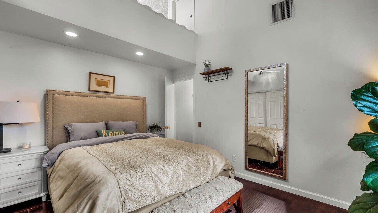 Photo of Bedroom in Burbank