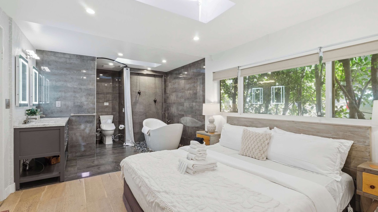 Photo of Others in Hollywood Hills West