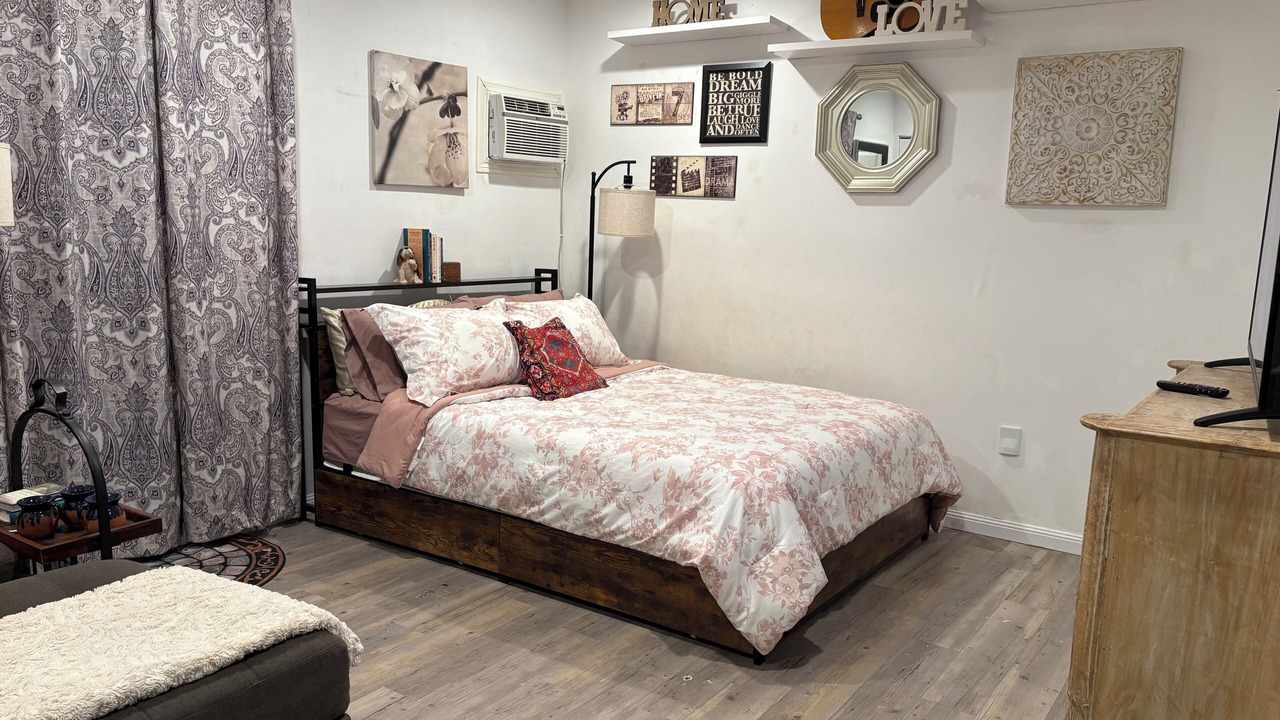 Photo of Bedroom in Tarzana