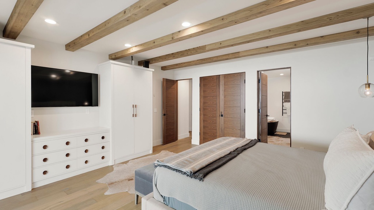 Photo of Bedroom in Woodland Hills
