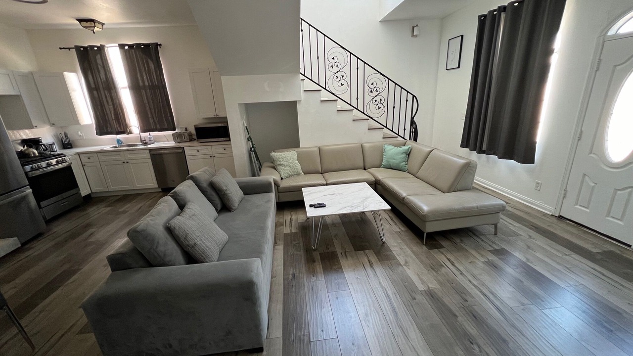 Photo of Livingroom in NoHo Arts District