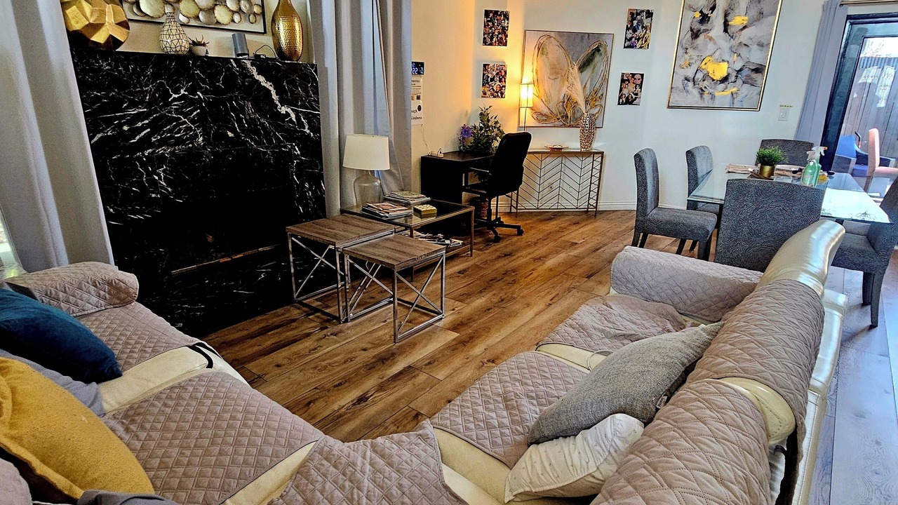 Photo of Livingroom in Valley Glen