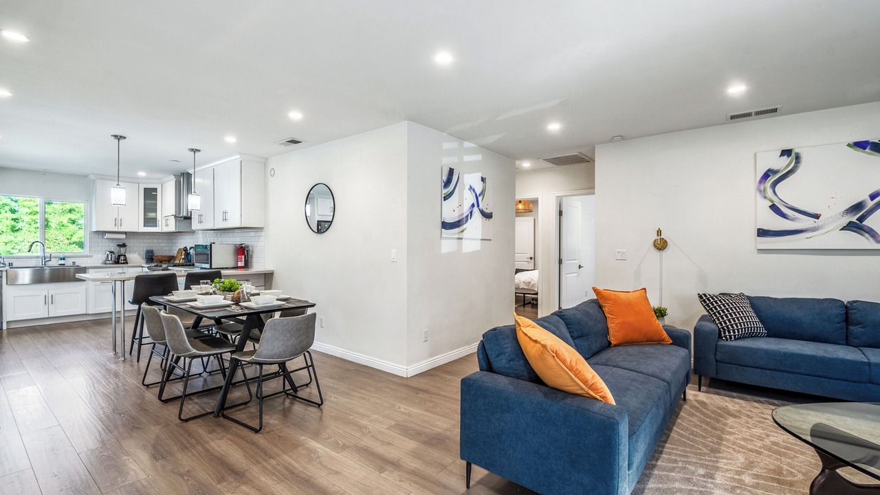 Photo of Livingroom in Encino