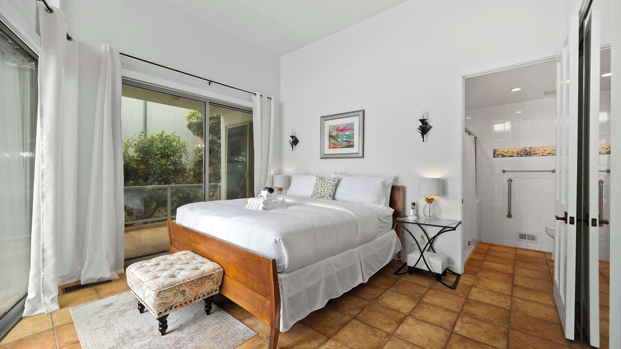 Photo of Livingroom in Western Malibu