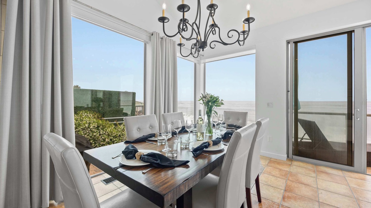 Photo of Livingroom in Western Malibu