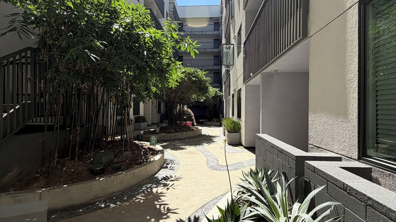 Photo of Outdoor in Wilshire