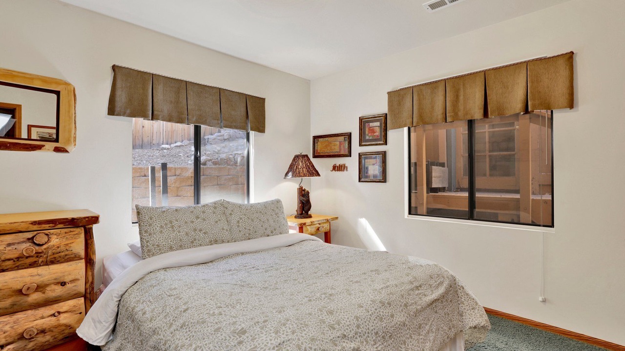 Photo of Bedroom in Fawnskin