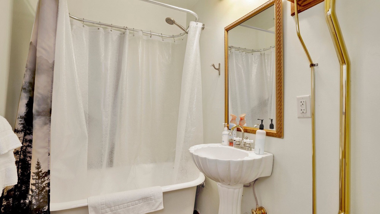 Photo of Bathroom in Fawnskin