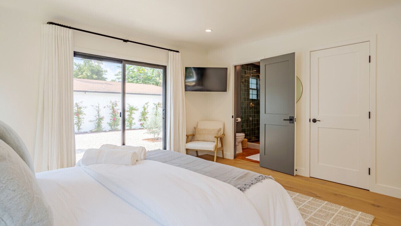 Photo of Bedroom in Valley Glen