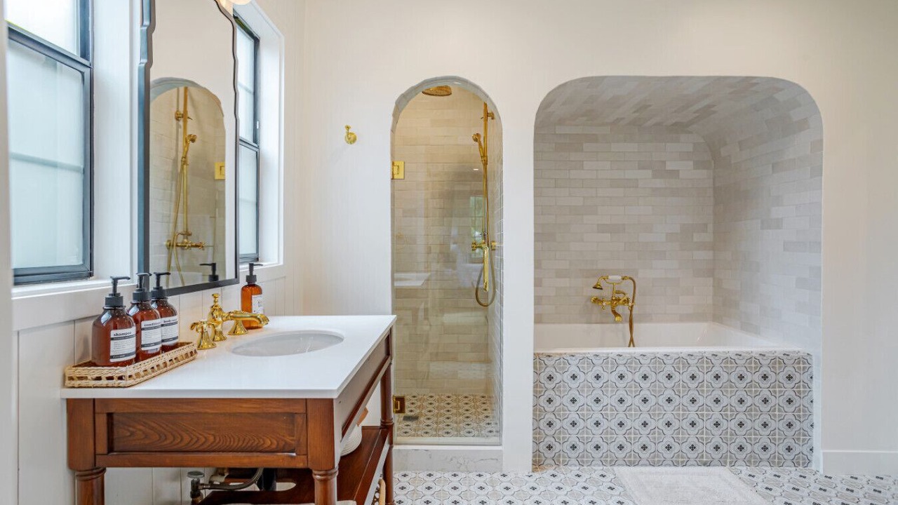 Photo of Bathroom in Valley Glen