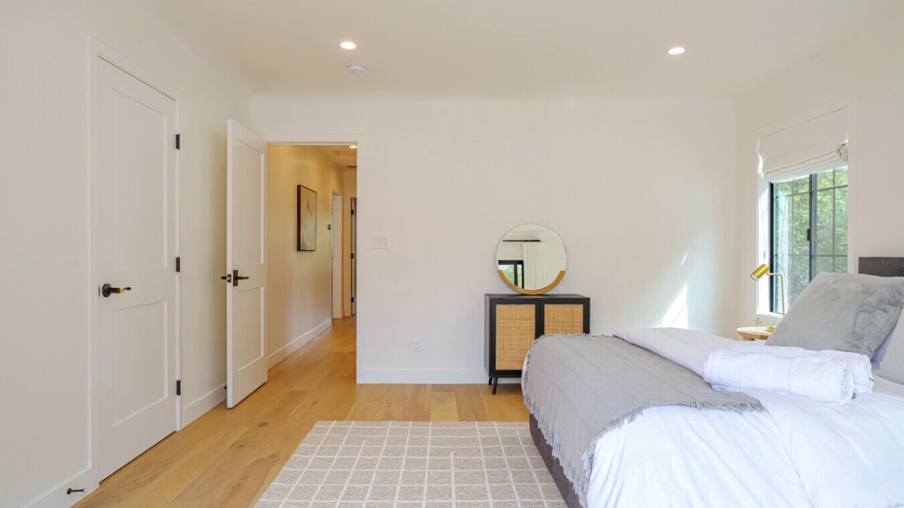 Photo of Bedroom in Valley Glen