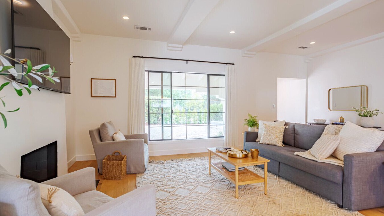 Photo of Livingroom in Valley Glen