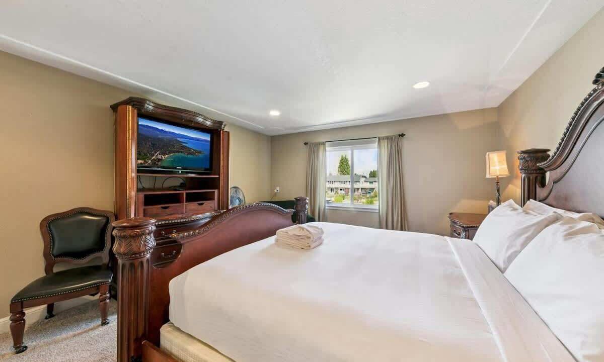 Photo of Bedroom in Tahoe Keys