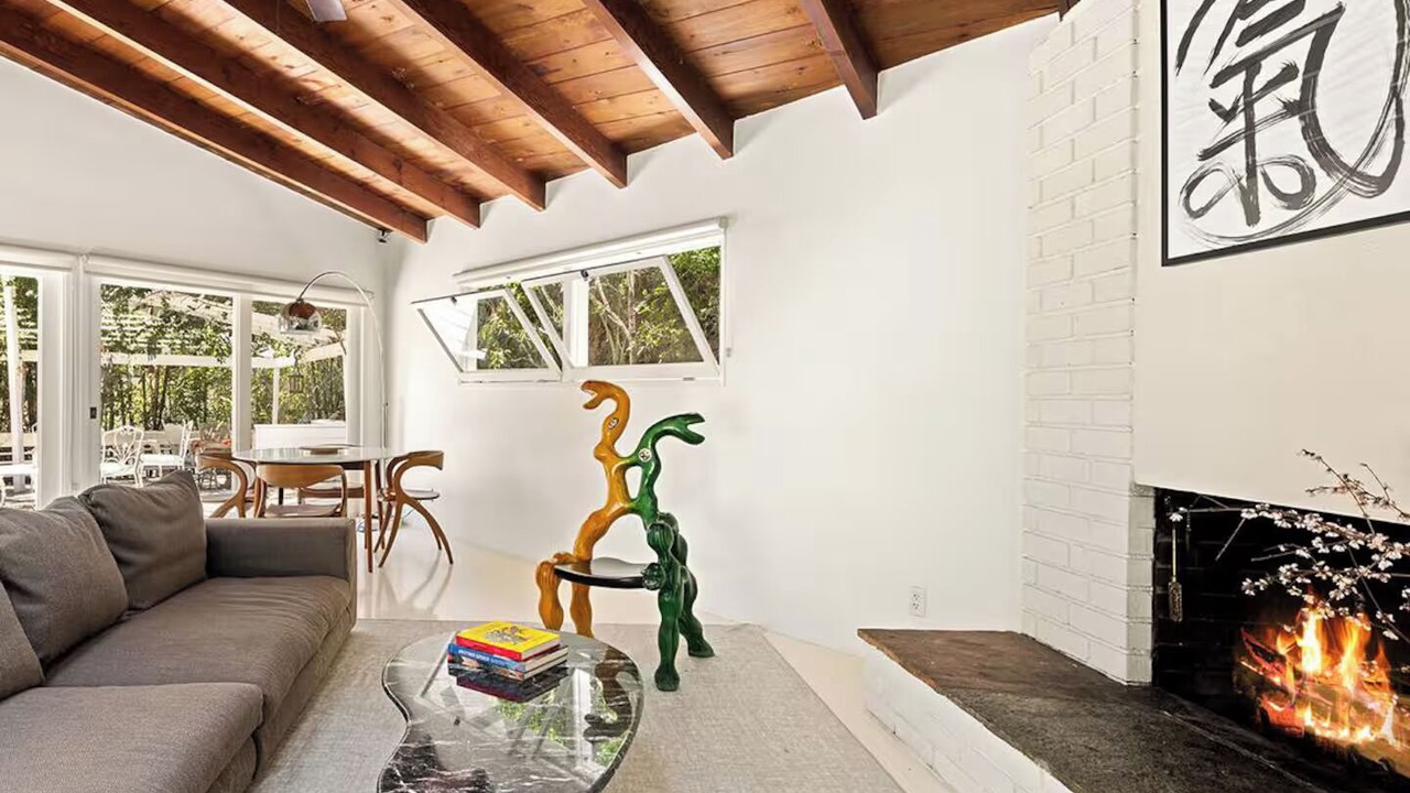 Photo of Livingroom in Beachwood Canyon