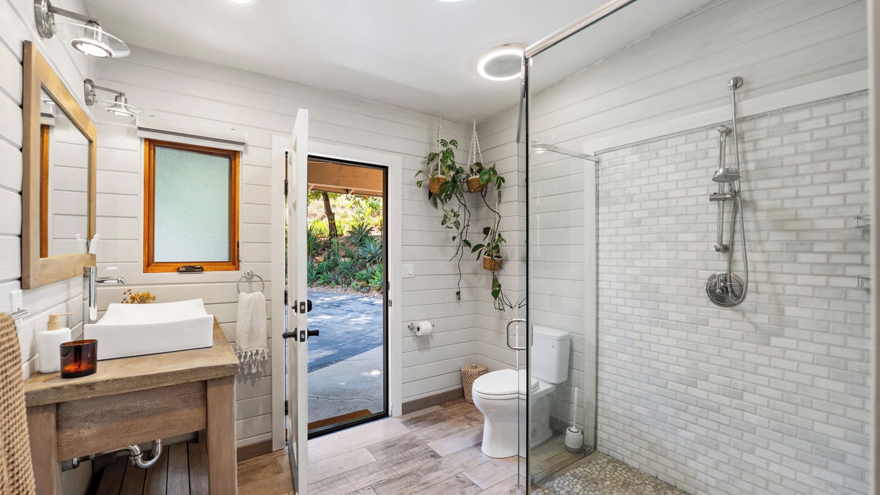 Photo of Bathroom in Calabasas