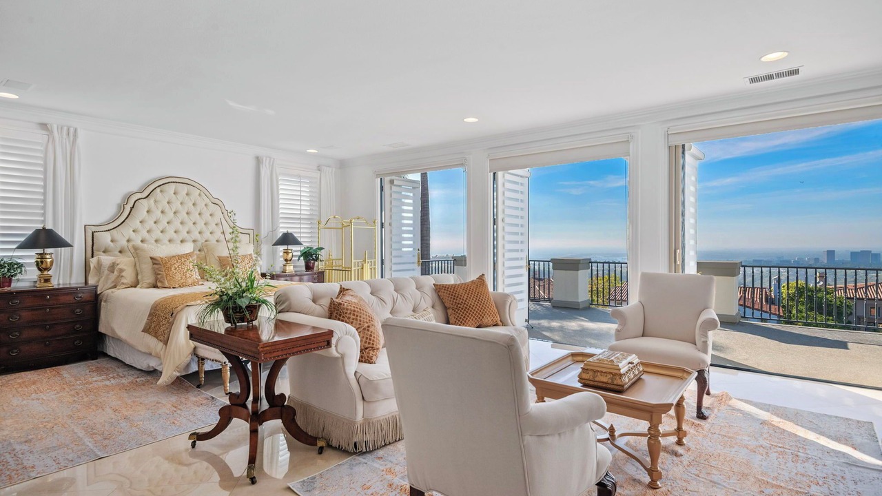 Photo of Livingroom in Newport Coast