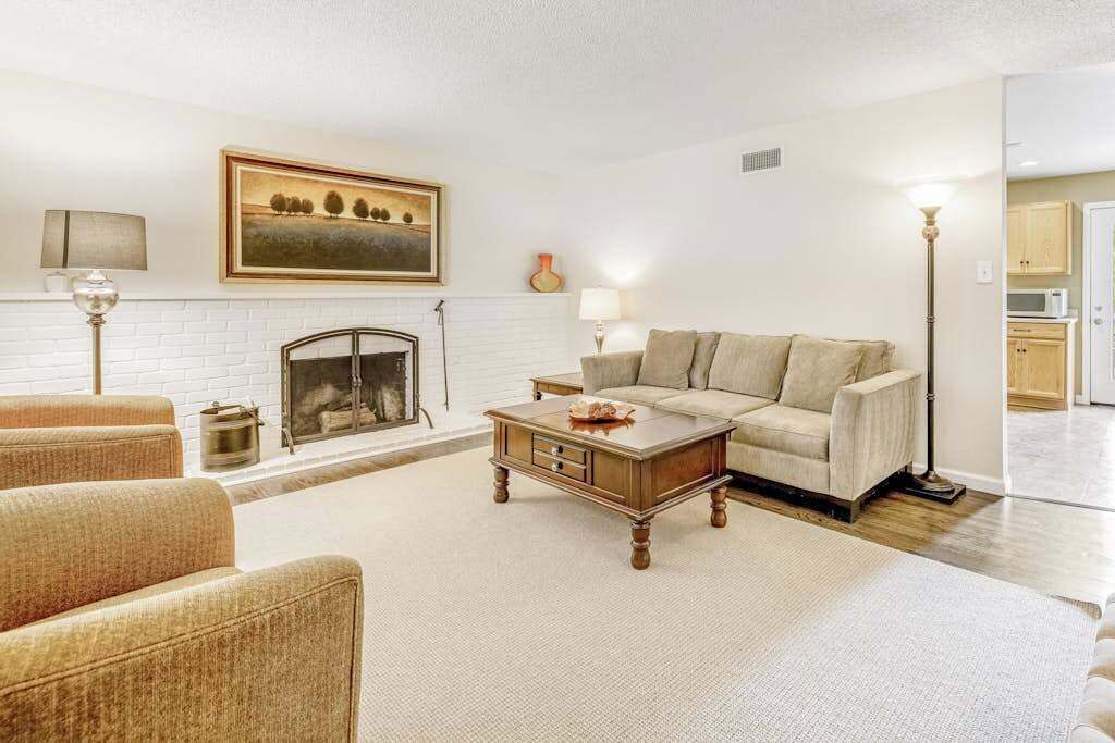 Photo of Livingroom in Kenwood