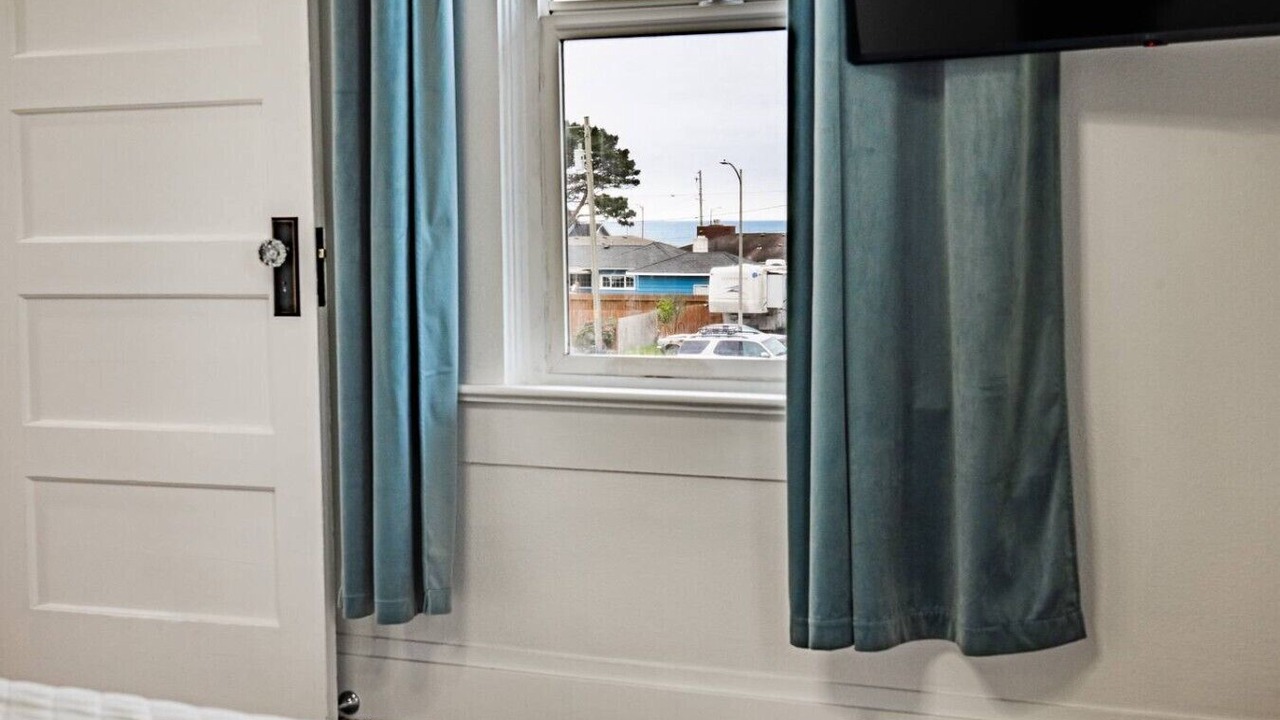Photo of Bedroom in Crescent City