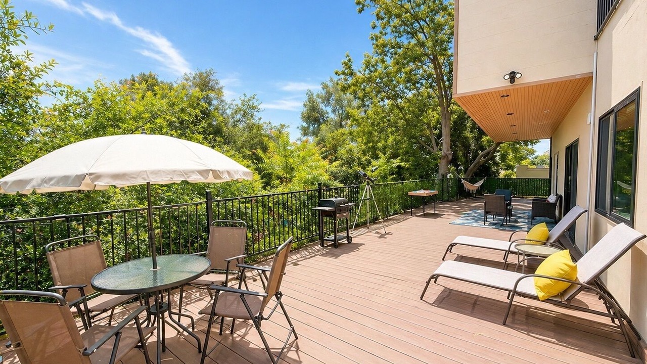 Photo of Outdoor in Silver Lake