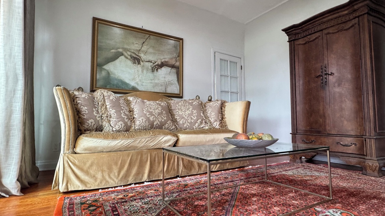 Photo of Livingroom in Mid-Wilshire