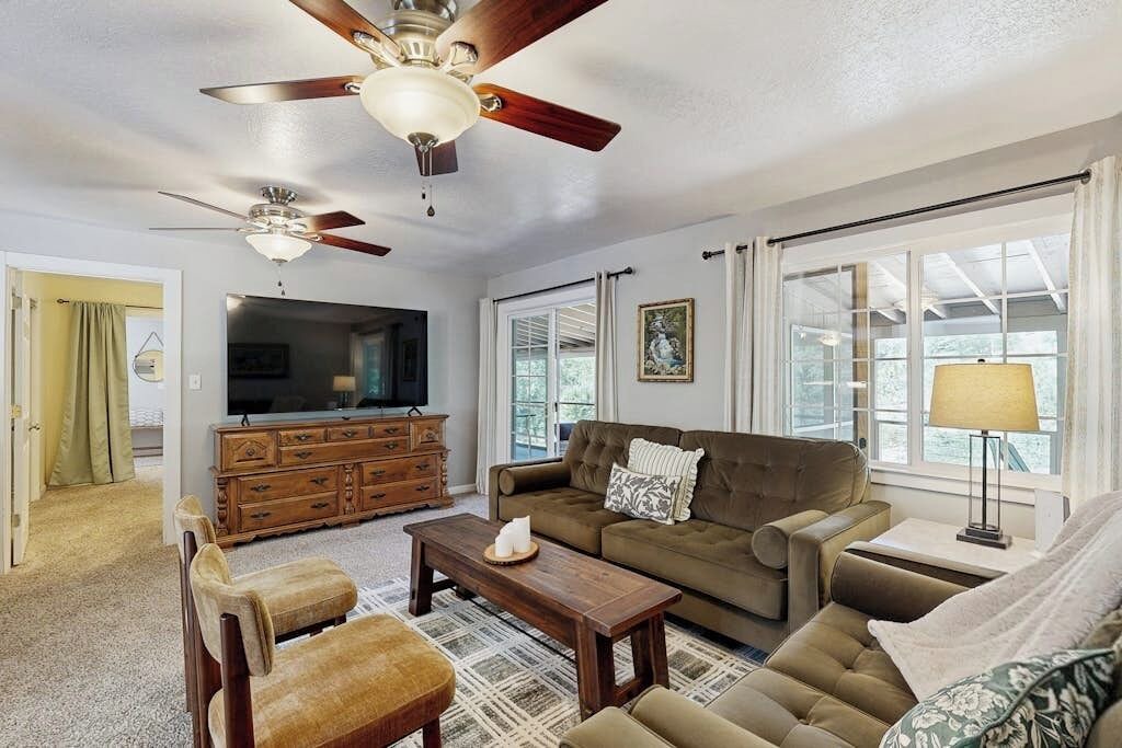 Photo of Livingroom in Hathaway Pines