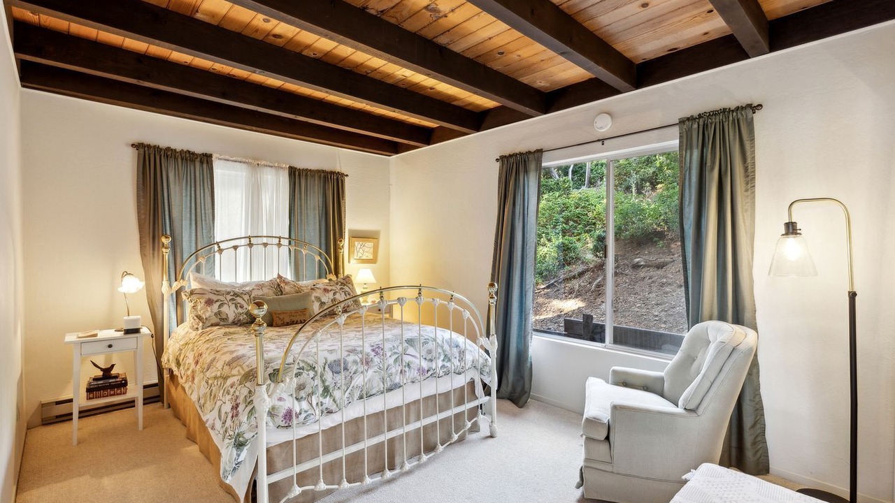 Photo of Bedroom in Kelseyville