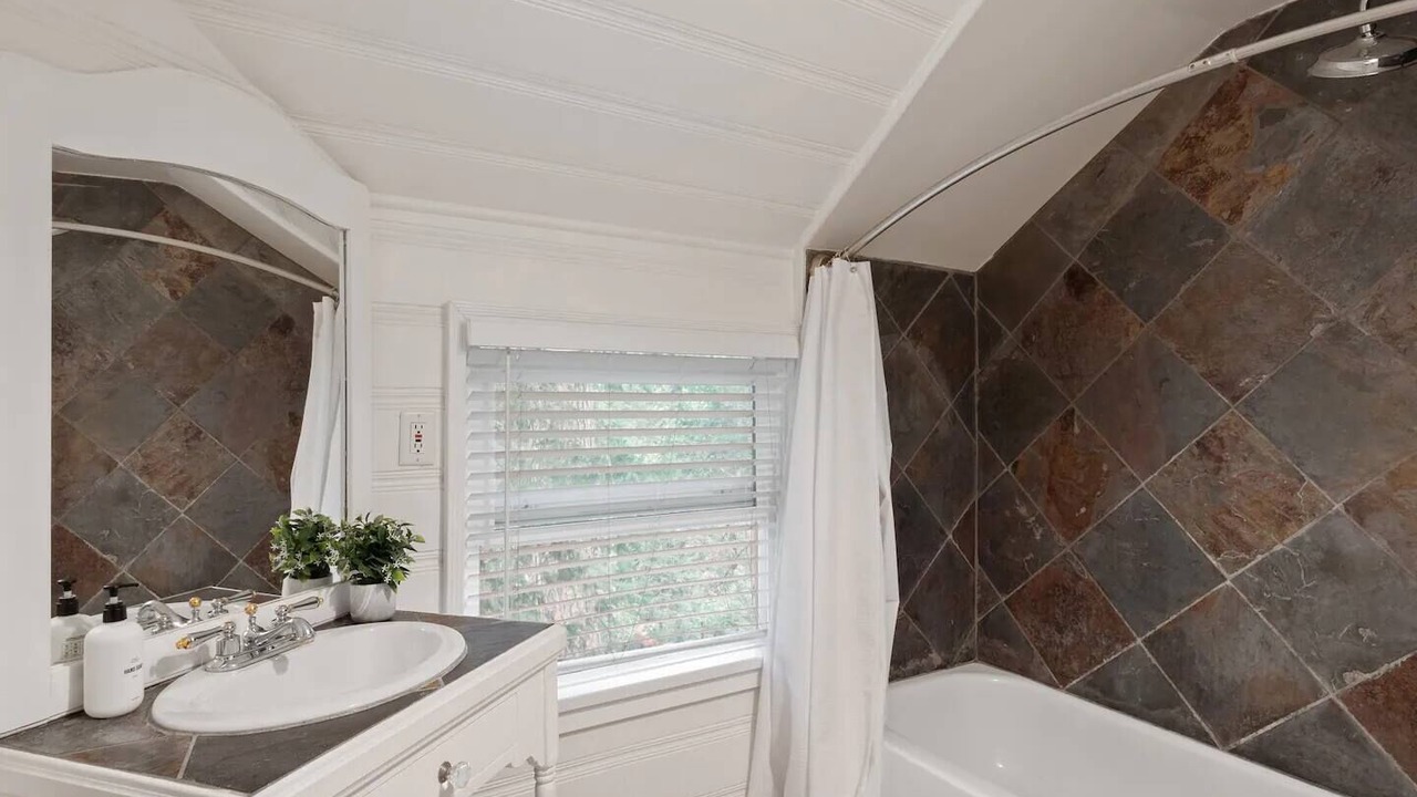 Photo of Bathroom in Arrowhead Villas