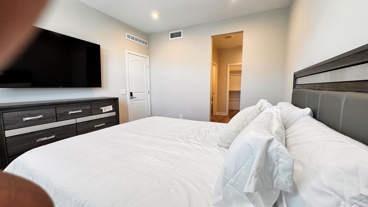 Photo of Bedroom in Anaheim Resort