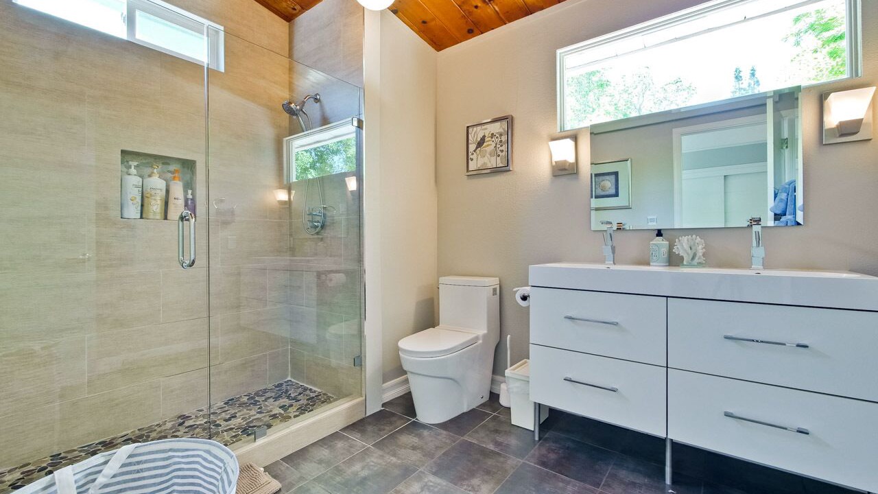 Photo of Bathroom in Duveneck - St. Francis