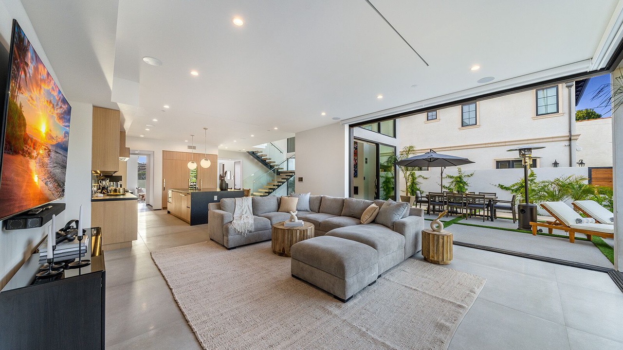Photo of Livingroom in Beverly Hills