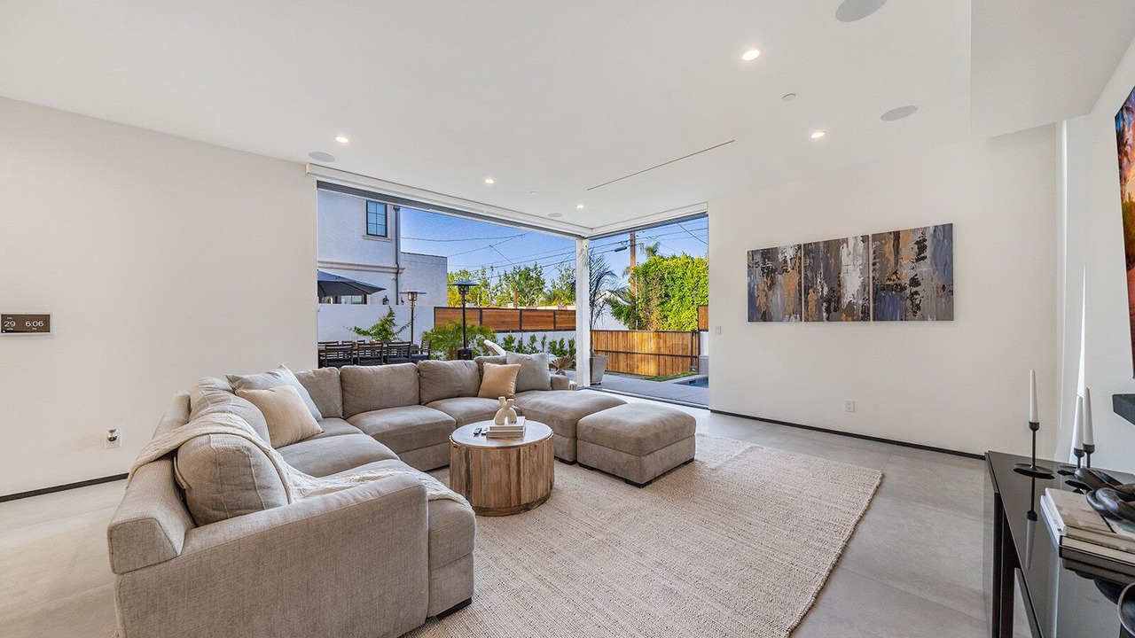 Photo of Livingroom in Beverly Hills