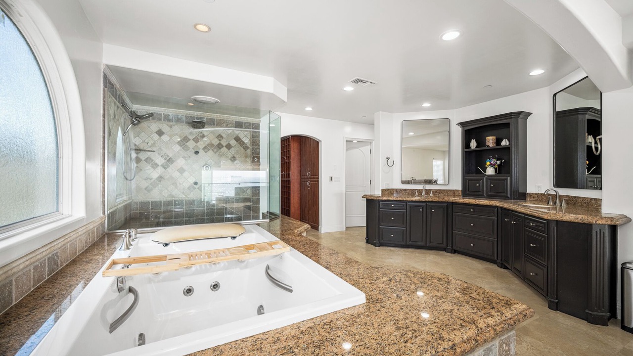 Photo of Bathroom in Peninsula