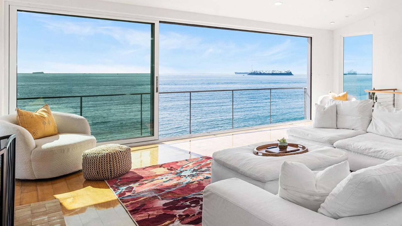 Photo of Livingroom in Peninsula