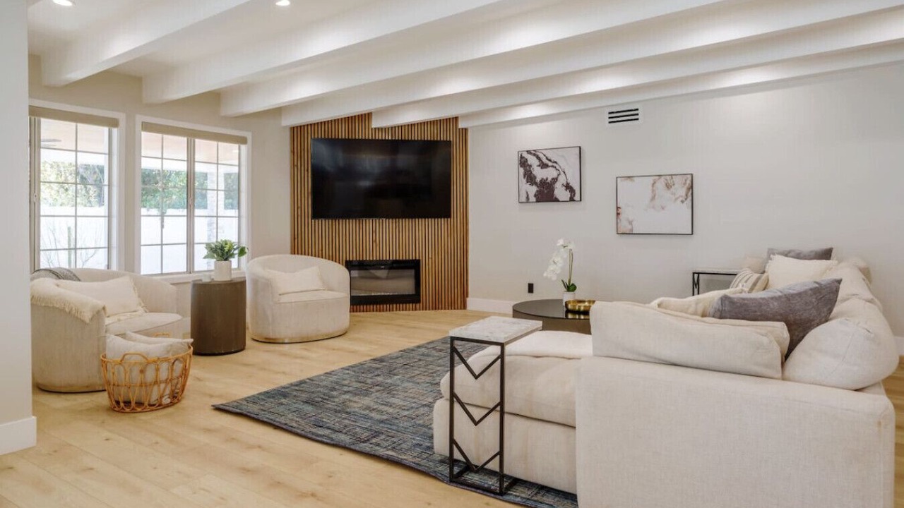 Photo of Livingroom in Valley Glen