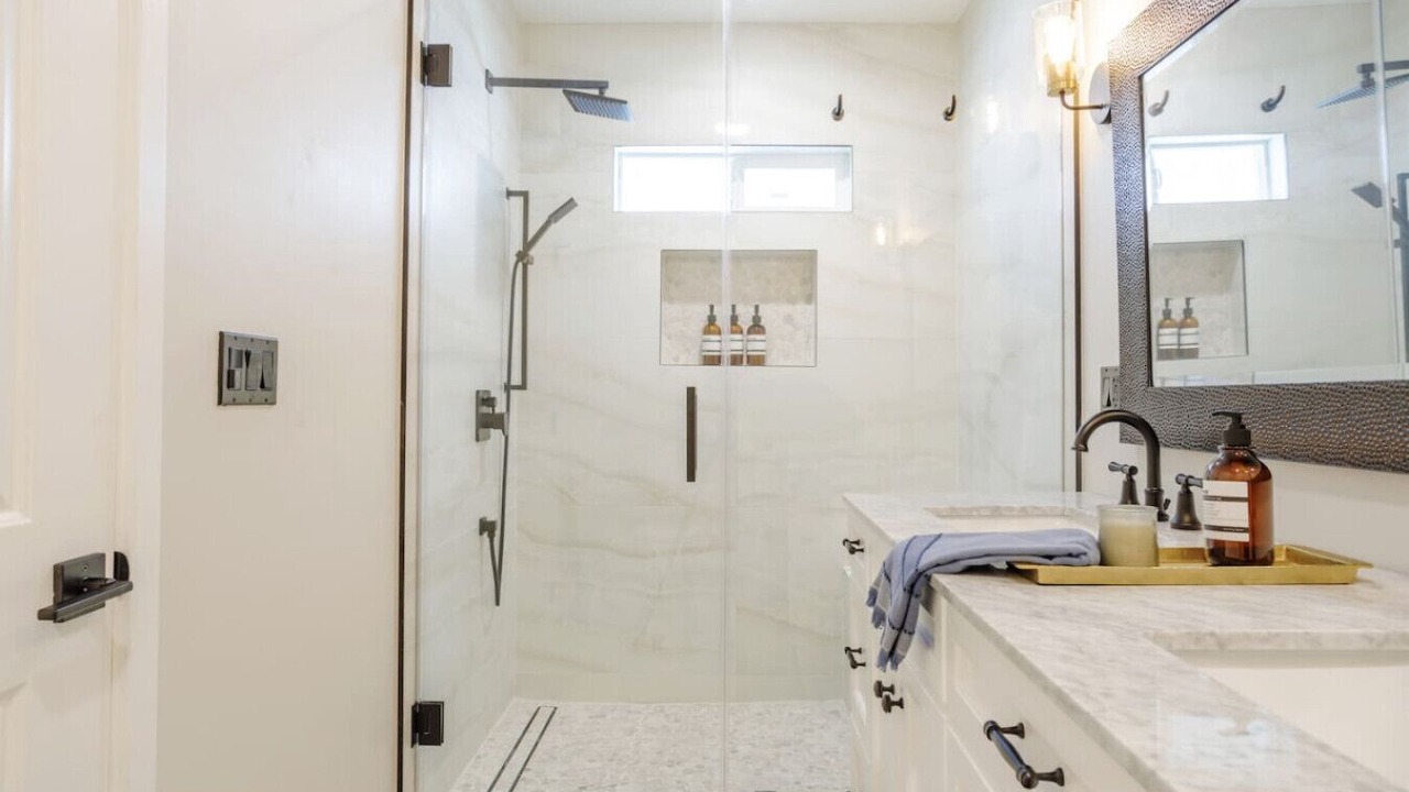 Photo of Bathroom in Valley Glen