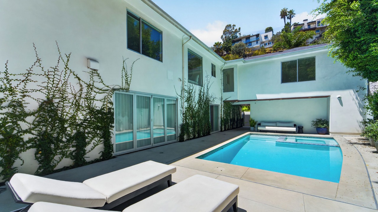 Photo of Outdoor in Hollywood Hills West