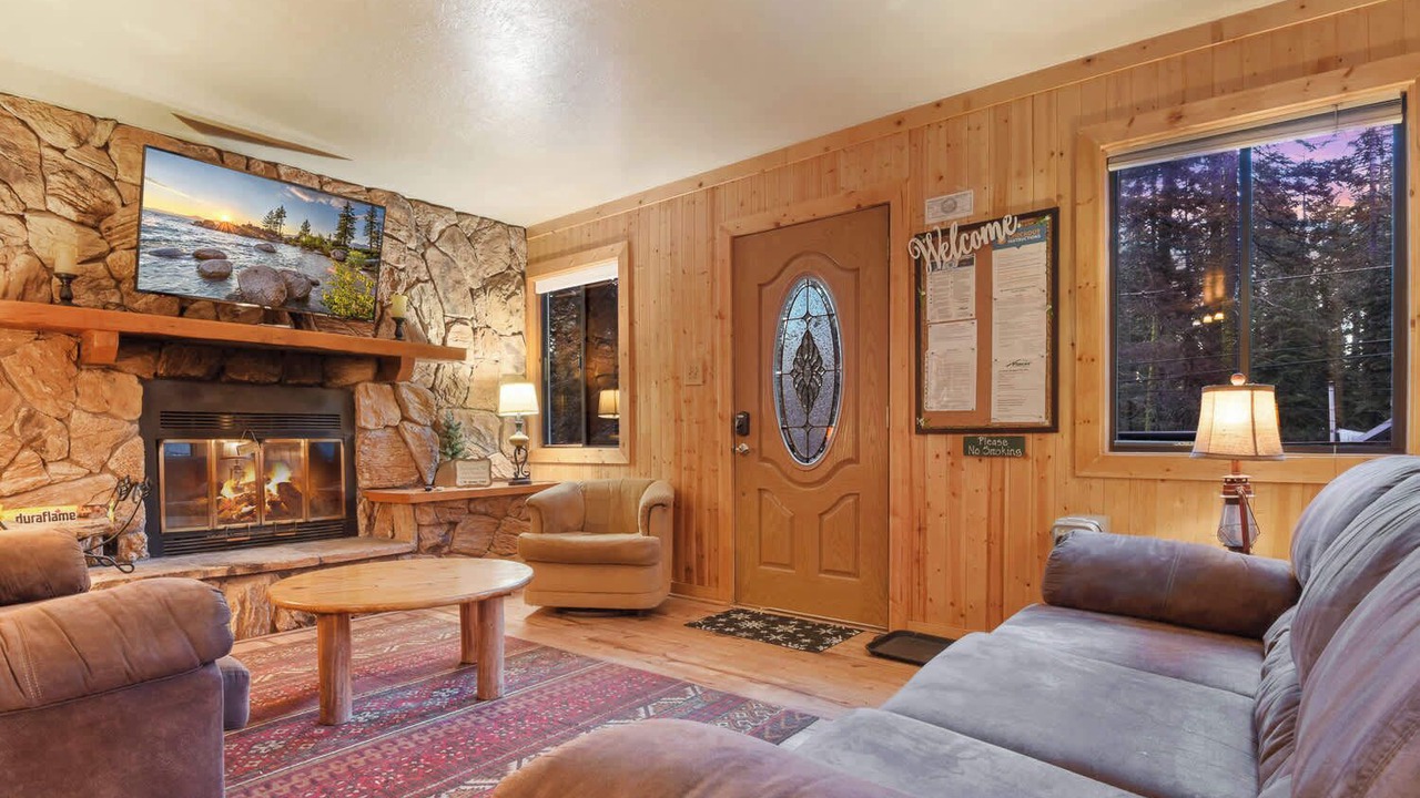Photo of Livingroom in Tahoe Pines