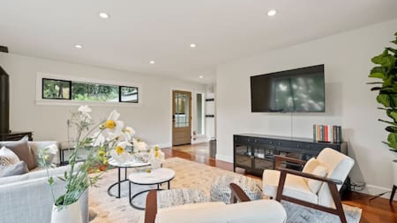 Photo of Livingroom in Kenwood