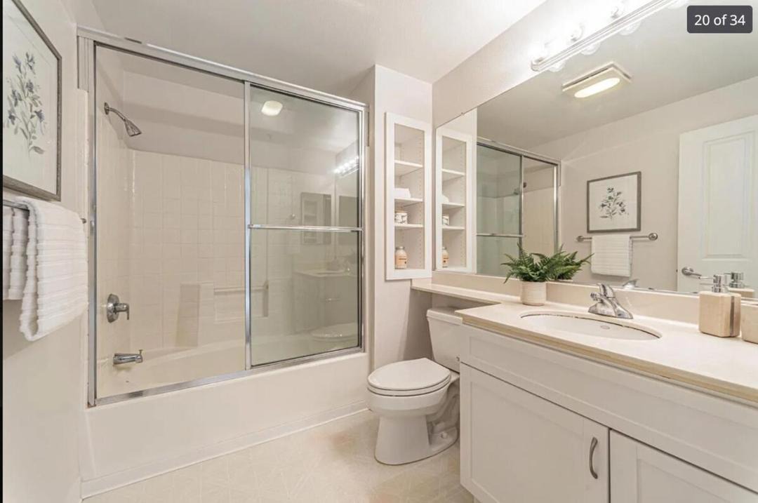 Photo of Bathroom in Duveneck - St. Francis