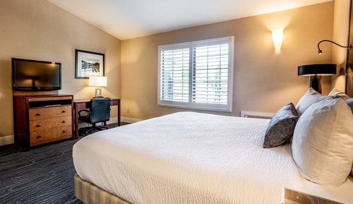 Standard Room, 1 King Bed, Non Smoking (Upstairs or Second Floor)
