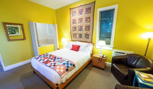 07-Quilt room