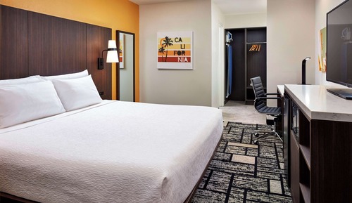 Standard Room, 1 King Bed, Non Smoking, Refrigerator & Microwave