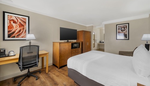 Standard Room, 1 Queen Bed, Accessible, Bathtub