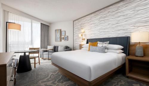 Renovated Deluxe King Room with Balcony and Skyline View