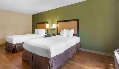 Deluxe Studio with 2 Double Beds - Non-Smoking