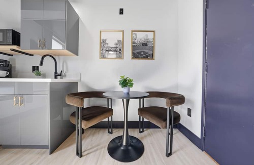 Bankers Hill Hotel | The Neon Elm Hotel