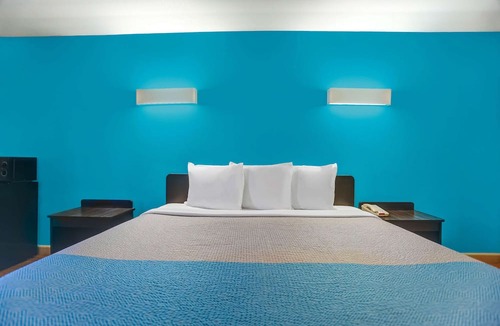 Cascade Hotel | Motel 6 Anderson, CA - Redding Airport