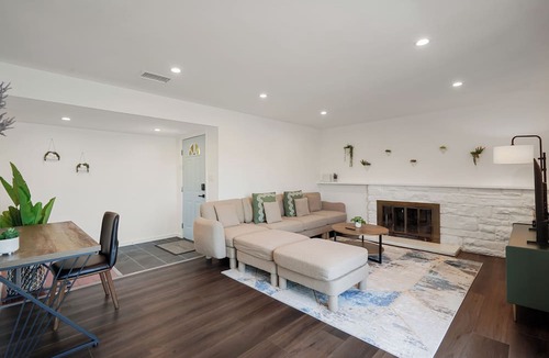 East San Mateo Apartment | Lakefront Retreat WaterViews 3BR 1.5BA